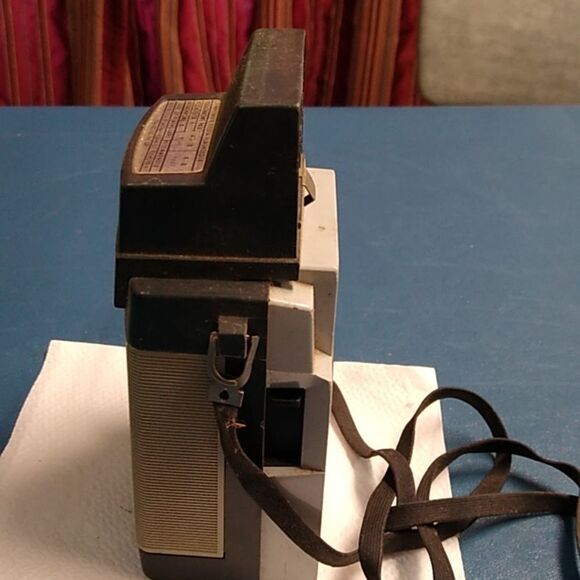 Kodak Brownie Fiesta Camera - Classic Black and White Design - Picture 5 of 7